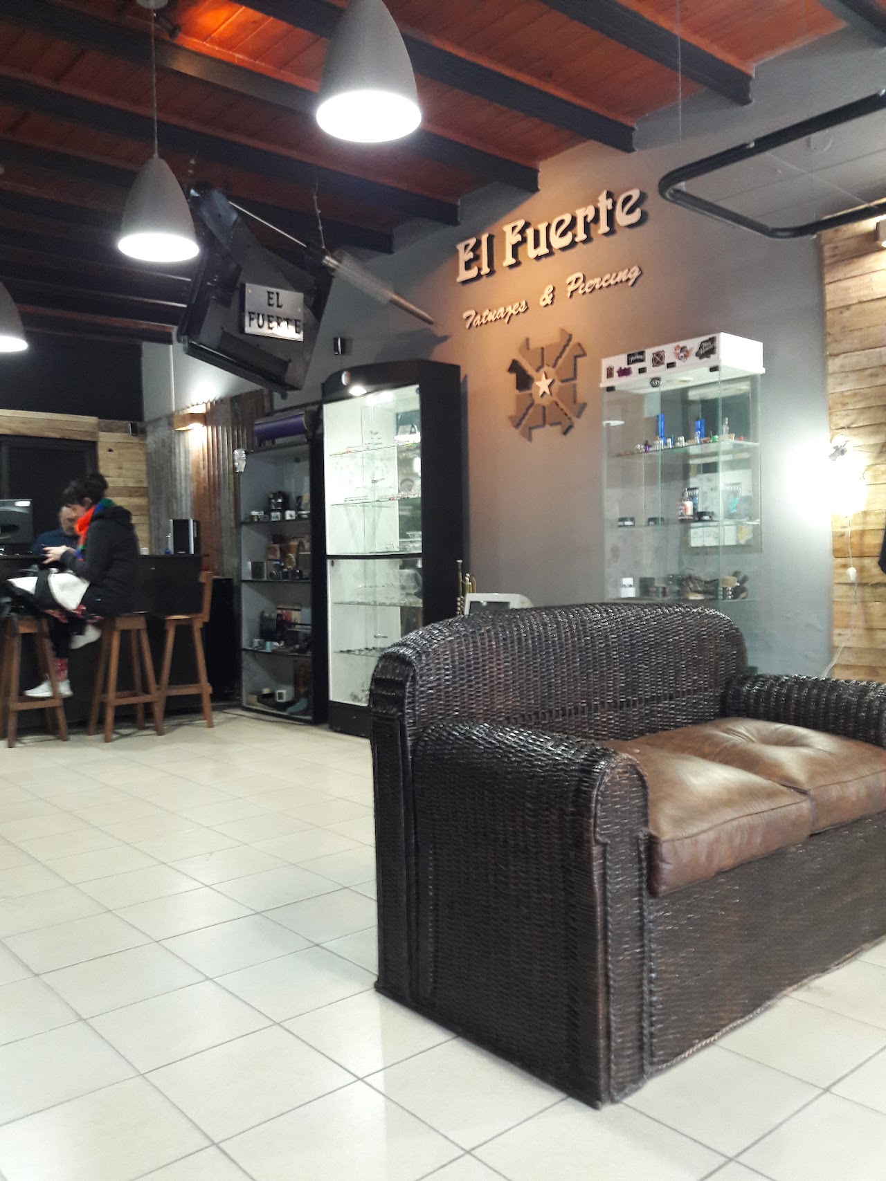 Interior de El Fuerte Tattoo & Piercing