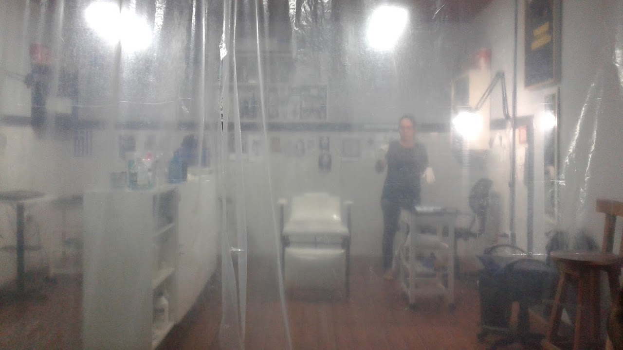 Interior del estudio - El Fuerte Tattoo & Piercing